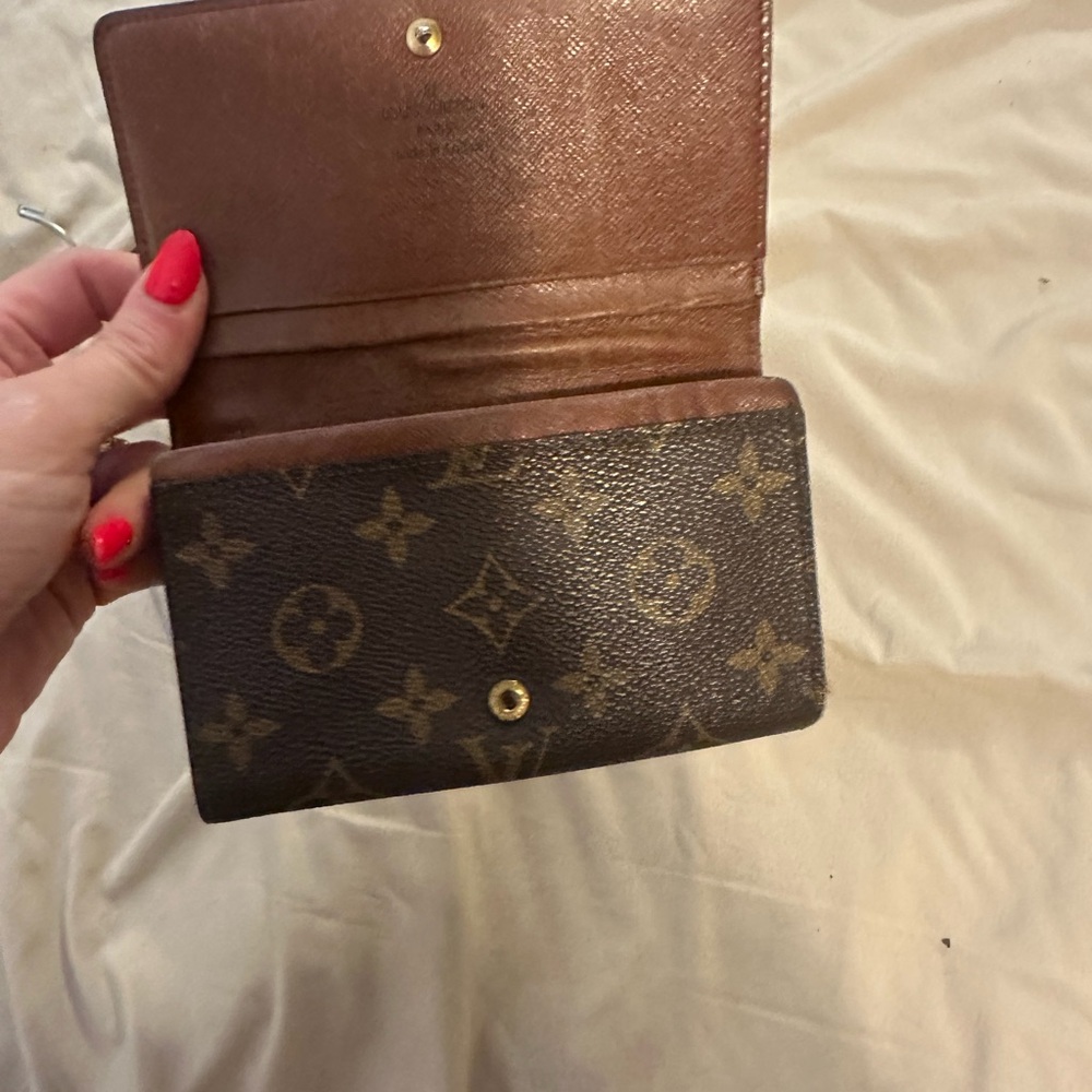 *AUTHENTIC* 
Louis Vuitton Classic Brown Monogram Wallet - Picture 3 of 3